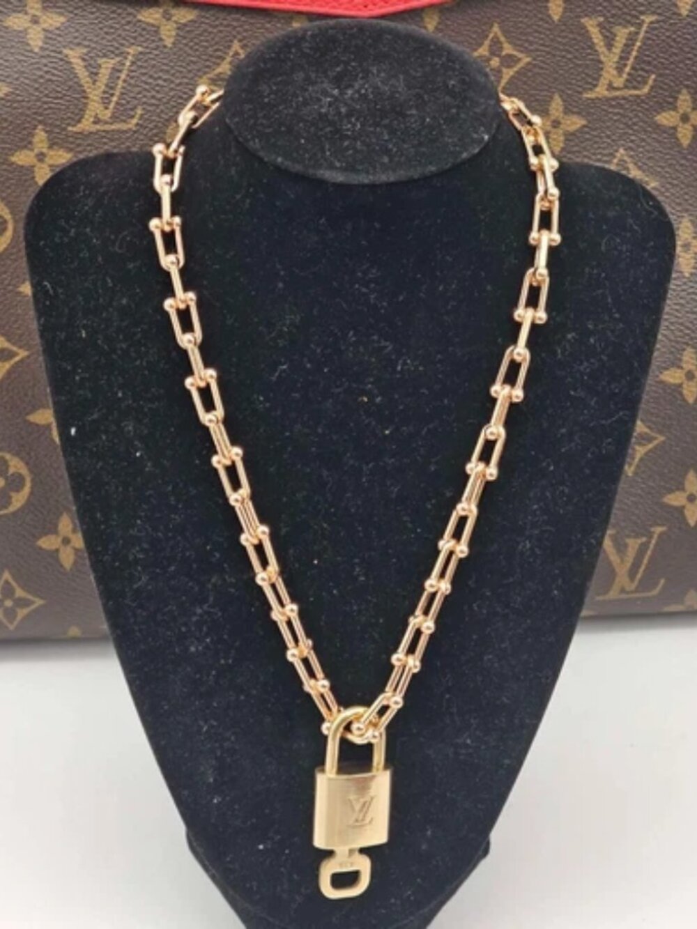 Gold-Plated Necklace with Authentic Louis Vuitton Padlock - Picture 11 of 11